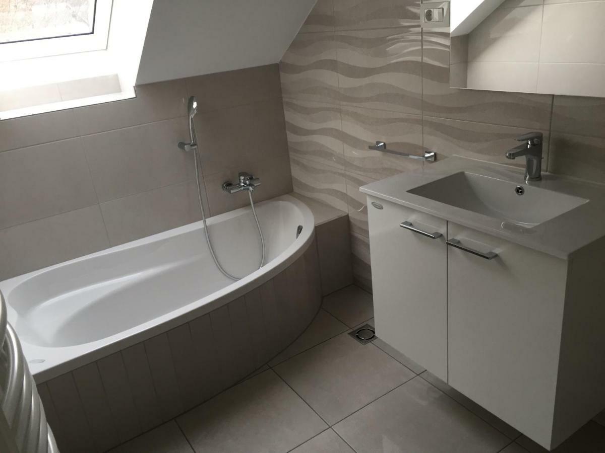 Kirhouse Apartment Богиньська Бела Екстер'єр фото